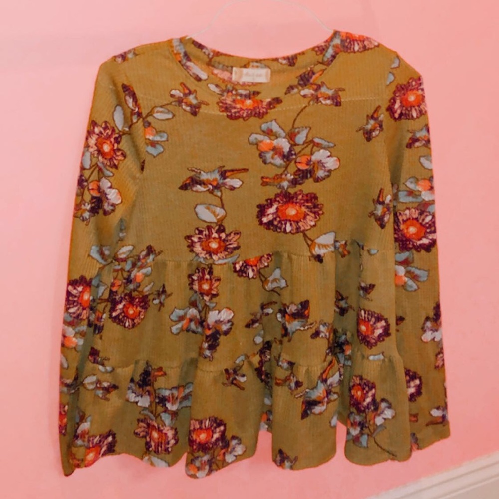 I’m selling an adorable waffle nit top!!